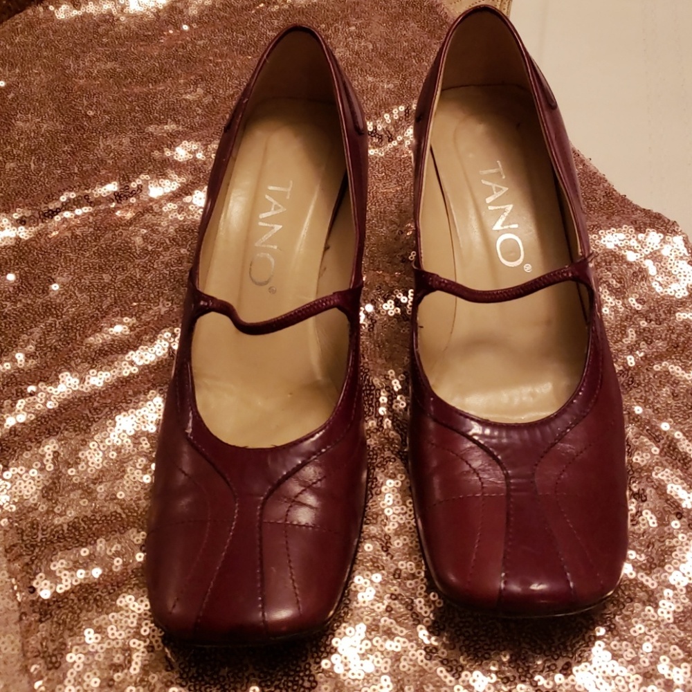 Resale, gorgeous kitten heel, made in italy